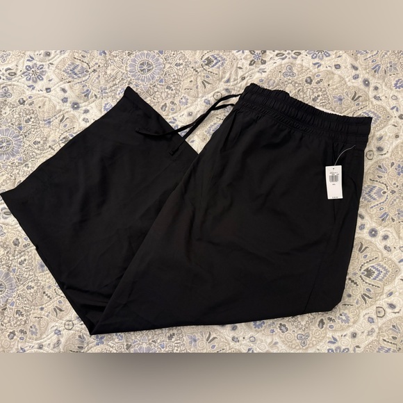 Old Navy Women’s Wide Leg Stretchtech Cropped Pants NWT XXL Black - Picture 1 of 7